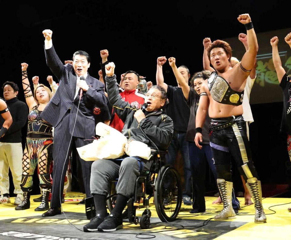 天龍源一郎氏が75歳誕生日 車いすでリングに登壇「しばらくは