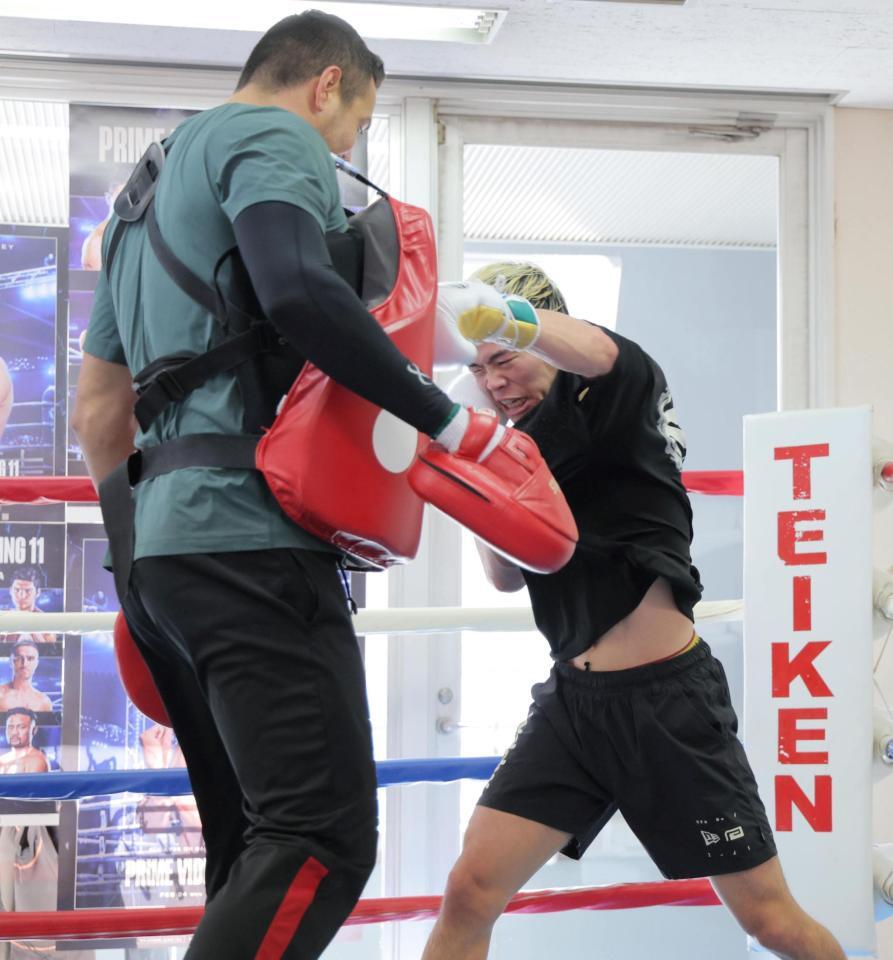 　練習に励む那須川天心（撮影・棚橋慶太）