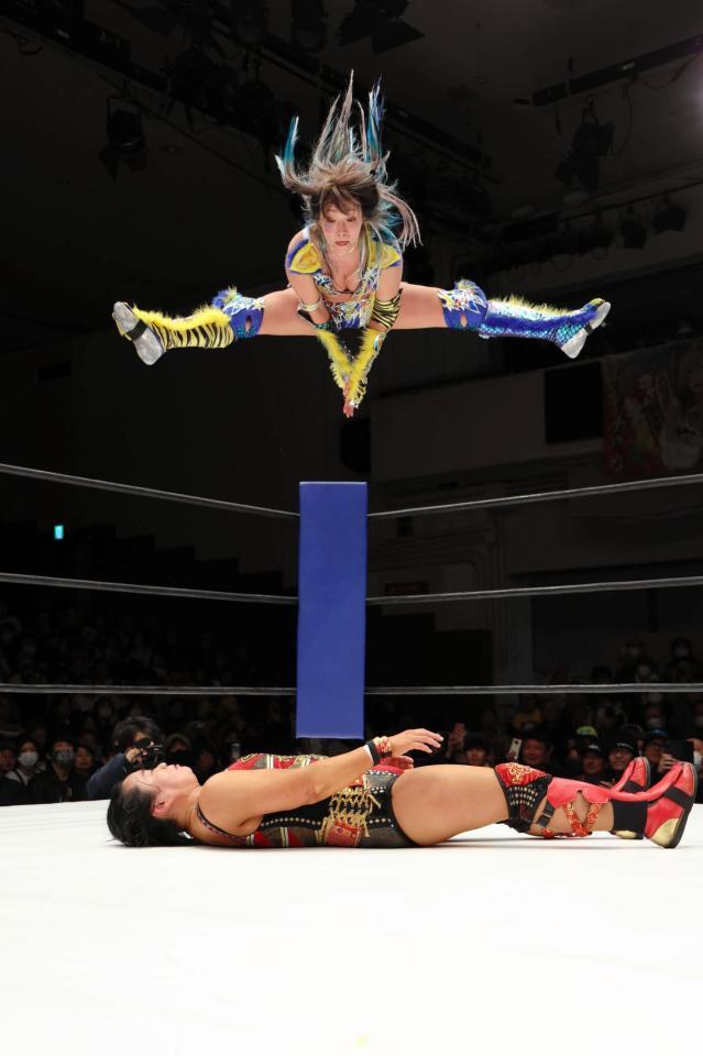 ウナギ・サヤカ、女子プロレス初のワンマッチ興行は超満員！里村明衣子