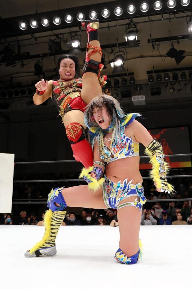 ウナギ・サヤカ、女子プロレス初のワンマッチ興行は超満員！里村明衣子