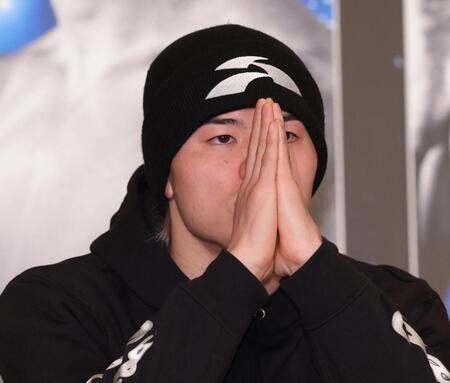 　会見に臨む那須川天心（撮影・金田祐二）