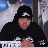 　会見に臨む那須川天心（撮影・金田祐二）