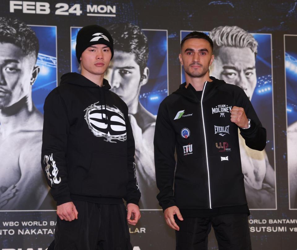 　ポーズをきめる那須川天心とモロニー（撮影・金田祐二）