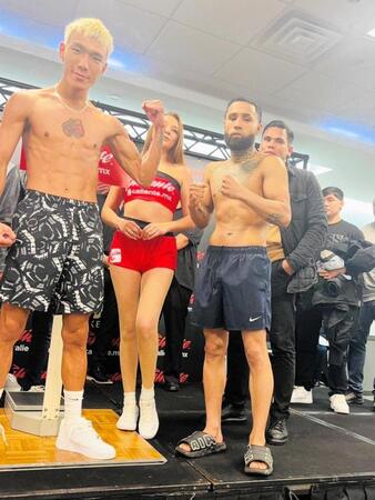 　計量に臨んだ亀田京之介（左）とネリ（ＴＭＫ提供）