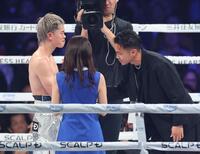 　将来の対戦を誓う那須川天心と武居由樹（撮影・金田祐二）