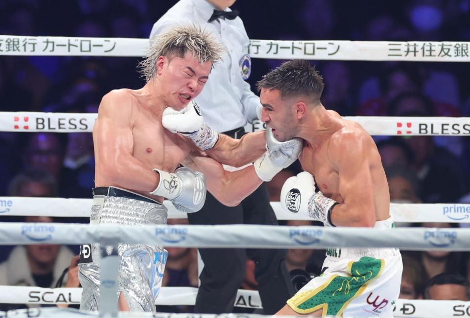 　６回、激しく打ち合う那須川天心とジェーソン・モロニー（撮影・金田祐二）