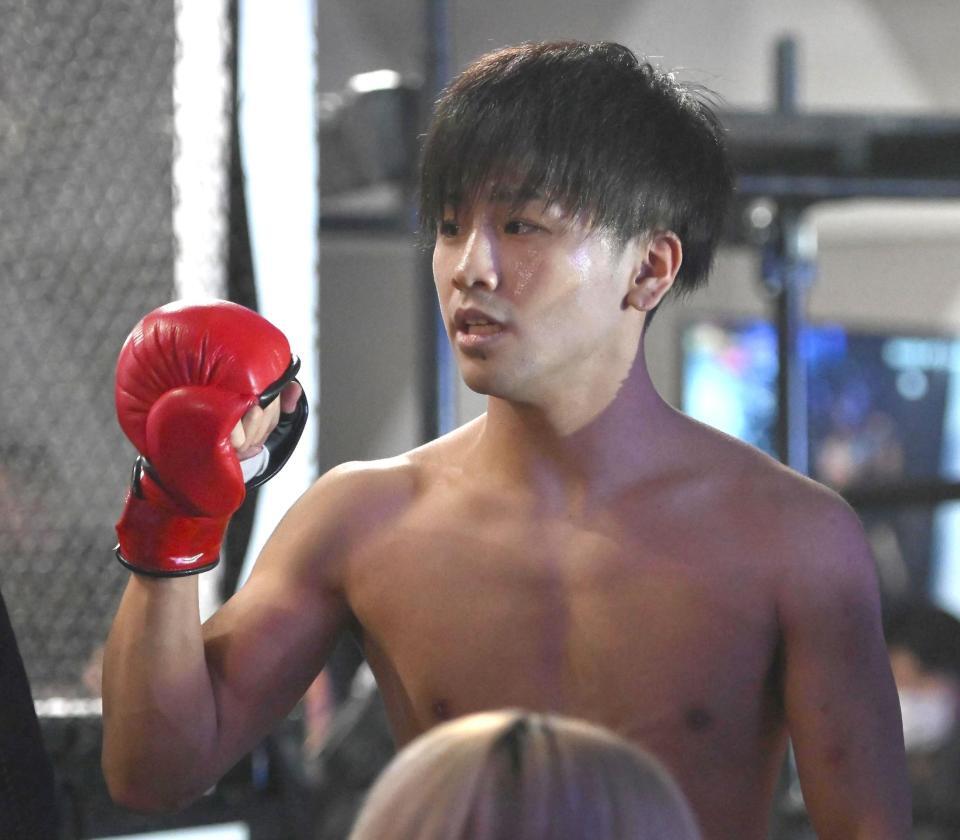 　レオに勝利した野田蒼（撮影・堀内翔）