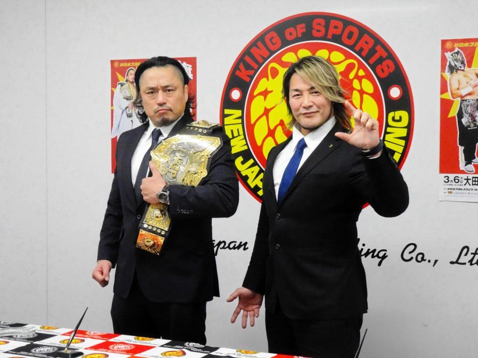 　３・６大田区大会で行われるＩＷＧＰ世界ヘビー級選手権の調印式に出席した王者・後藤洋央紀（左）と３年半ぶりに挑戦する棚橋弘至