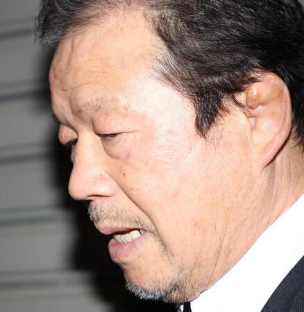 　西村修さんとの思い出を話す藤波辰爾（撮影・佐々木彰尚）