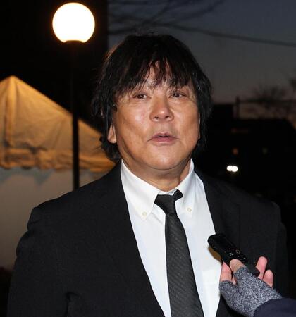 　通夜に参列した大仁田厚（撮影・佐々木彰尚）