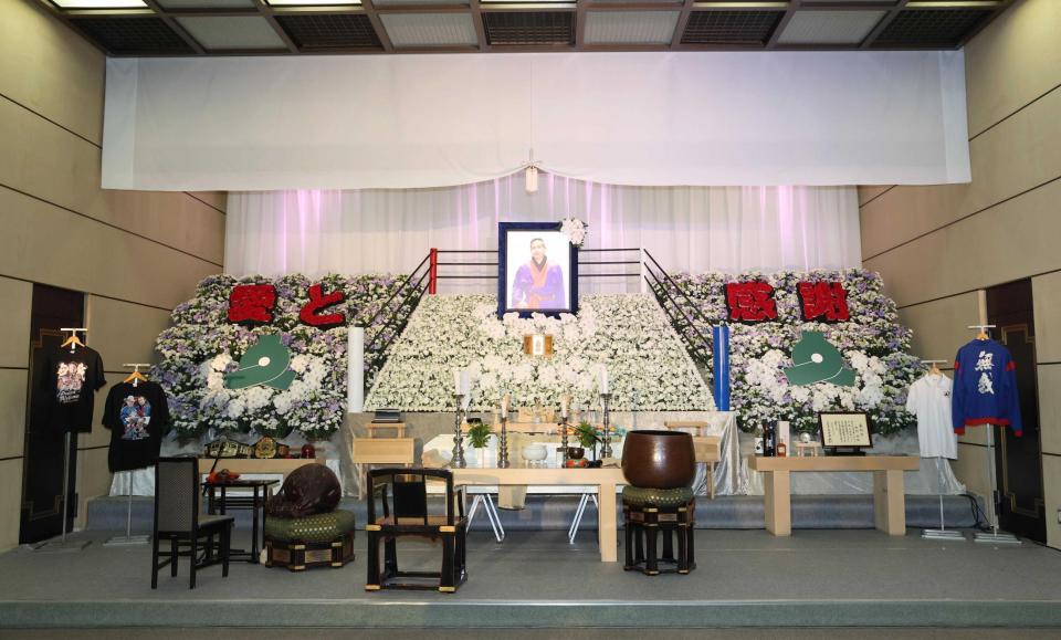 　西村修さんの祭壇（撮影・佐々木彰尚）