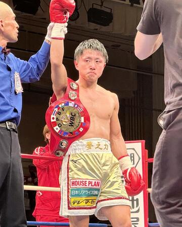 東洋太平洋王者の石井武志、５回ＫＯ初防衛で還暦の大橋秀行会長に祝福星「それも一つの仕事だと」　相手立ち上がるも１０カウント