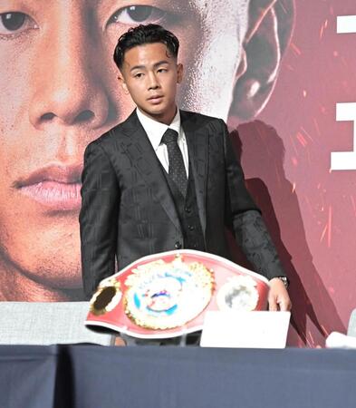 　開催発表記者会見に登場した武居由樹（撮影・持木克友）