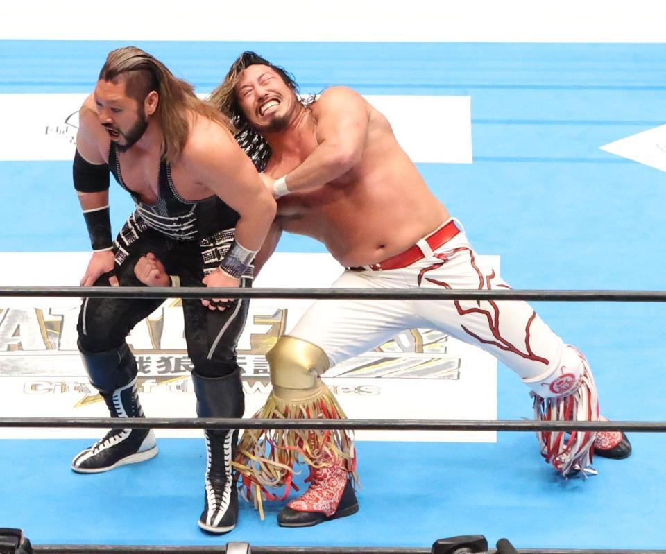 　ＥＶＩＬ（左）の急所攻撃する辻陽太