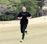 　強化合宿を行っているゴルフ場でトレーニングを公開した中谷潤人