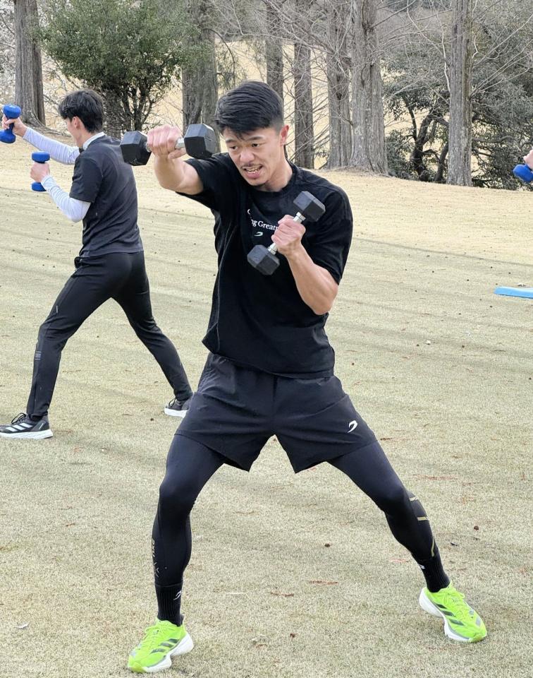 　強化合宿を行っているゴルフ場でトレーニングを公開した中谷潤人
