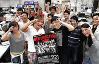 　デイリースポーツ編集局を訪れ、「ＤＥＳＴＲＵＣＴＩＯＮ　ｉｎ　ＫＯＢＥ」をＰＲした内藤哲也＝神戸市中央区・デイリースポーツ神戸本社（２０１４年８月撮影）