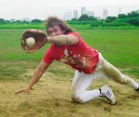 　Ｇ１連覇へ向け、野球トレを公開した内藤哲也（２０１４年７月撮影）