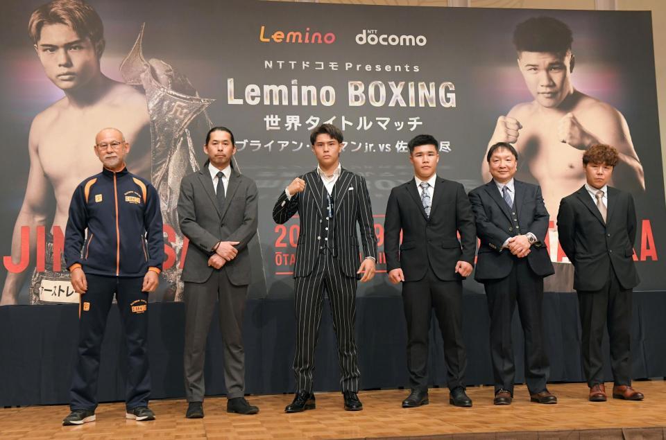 　トレーナー、中屋一生会長、佐々木尽、田中陣営の田中空、大橋秀行会長、田中強士トレーナー（撮影・佐藤厚）