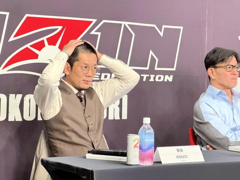 会見で公開丸刈りとなった皇治＝都内