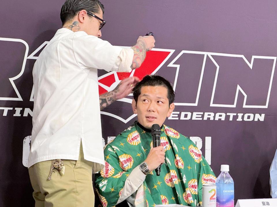 　公開丸刈りとなった皇治