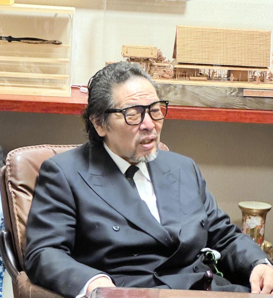 　新間寿さんの通夜に参列した佐山聡