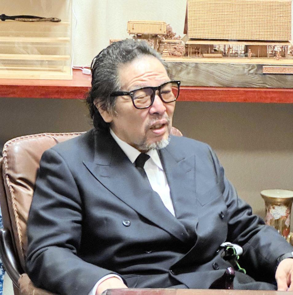 　新間寿さんの通夜に参列した佐山聡