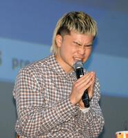 　趣味のお寺巡りについて話す那須川天心（撮影・堀内翔）