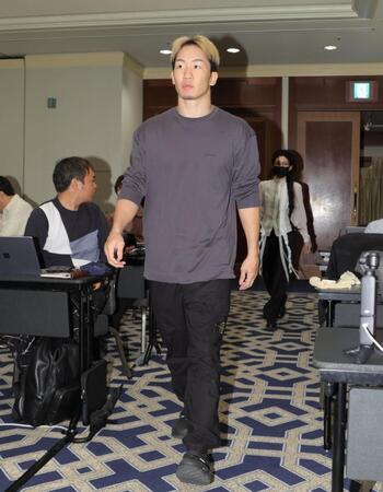 　会見に登場した朝倉未来（撮影・吉澤敬太）