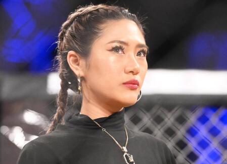 【写真】金髪黒ギャル降臨　ＢＤ空手美女が別人級変貌　日焼け映える白ブーツ姿