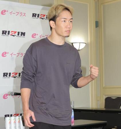 　拳を握る朝倉未来（撮影・吉澤敬太）