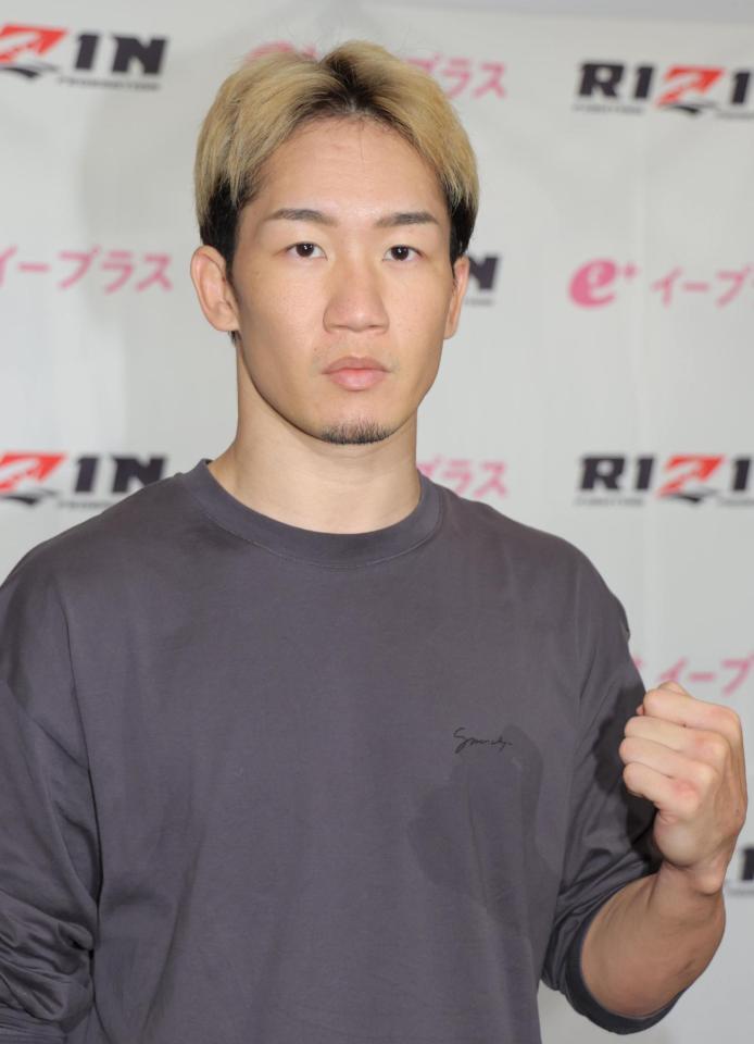 　拳を握る朝倉未来（撮影・吉澤敬太）