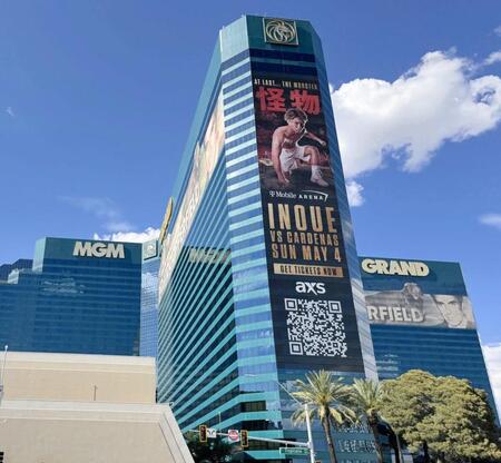 　ＭＧＭグランドの壁面に飾られた井上尚弥の５・４カルデナス戦の巨大広告