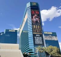 　ＭＧＭグランドの壁面に飾られた井上尚弥の５・４カルデナス戦の巨大広告