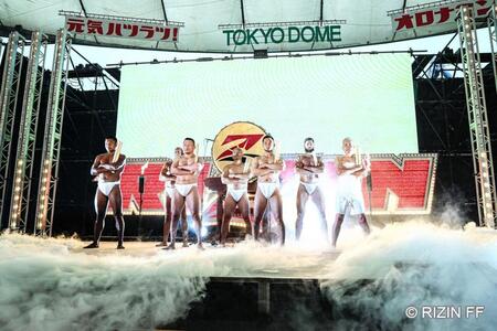 　レジェンド格闘家によるド派手オープニングⓒＲＩＺＩＮ　ＦＦ