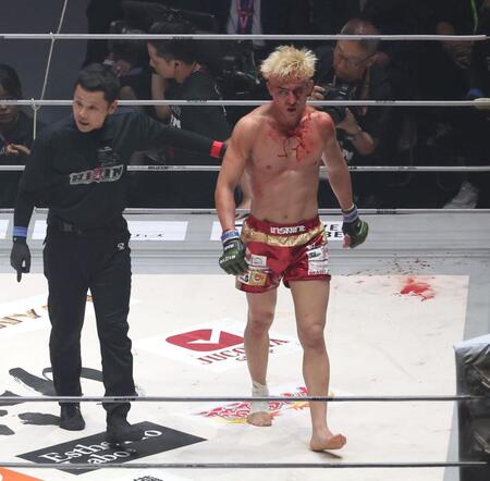 　３回、出血した鈴木千裕（撮影・佐々木彰尚）