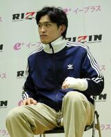 　試合後の会見に臨む桜庭大世