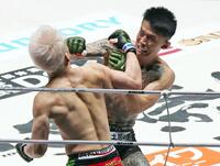 　１回、西谷大成を（左）を攻める萩原京平