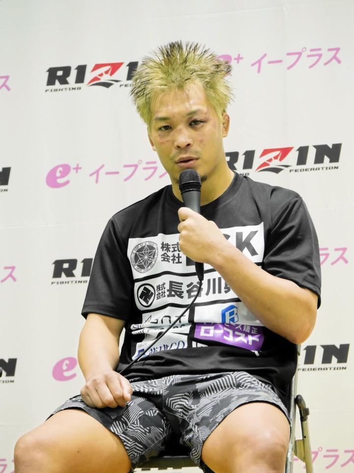 　試合後会見に臨む太田忍