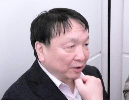 　井上尚弥のダウンシーンを身振りをつけて振り返る大橋秀行会長