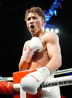 　ラモン・カルデナスを８回ＴＫＯで下し喜ぶ井上尚弥（ＡＰ＝共同）