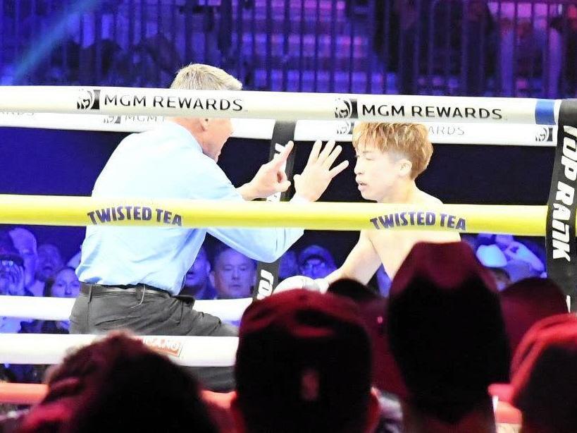 　２回、カルデナスの左カウンターでダウンを喫した井上尚弥