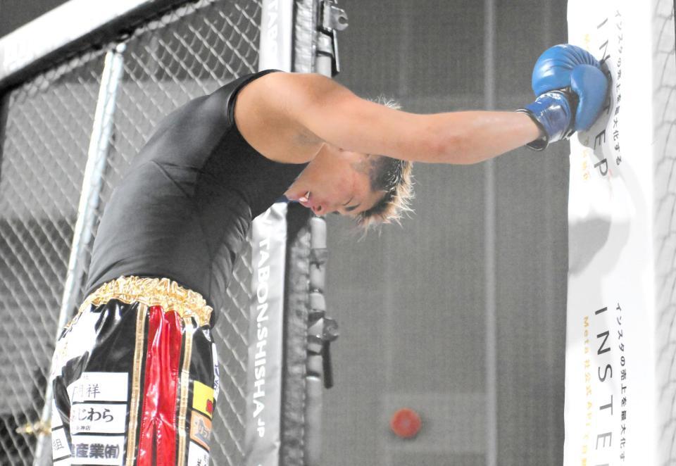 　敗れて肩を落とす、よーでぃー（撮影・堀内翔）