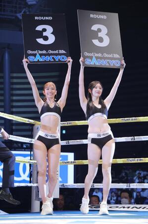 　ラウンドガールを務めるＲｉｋａ（左）と倭早希（撮影・吉澤敬太）