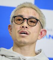 　試合後、会見する井岡一翔（撮影・吉澤敬太）