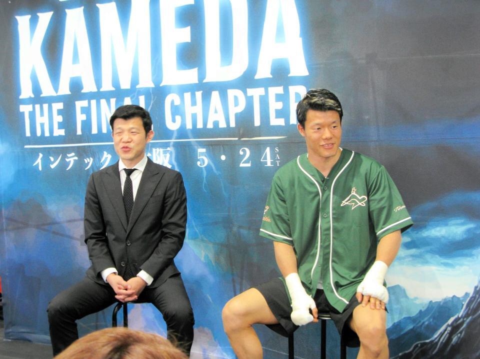 　取材に応じる亀田和毅（右）と興毅ファウンダー