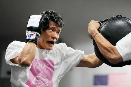 　ＩＢＦフェザー級タイトルマッチに向け、練習する亀田和毅