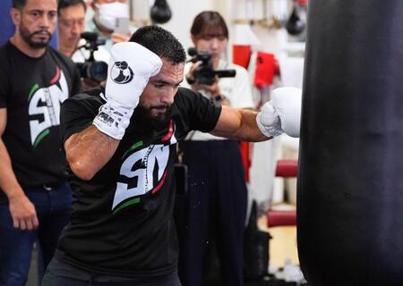 　練習するエドアルド・ヌニェス