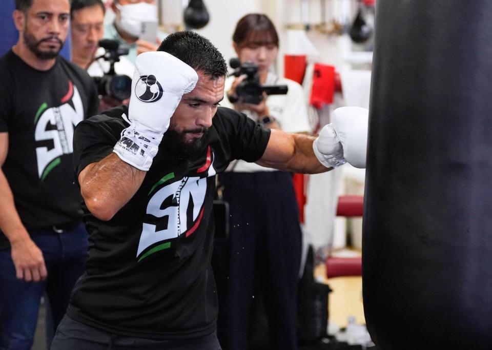 　練習するエドアルド・ヌニェス