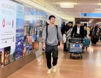　１カ月間のロサンゼルス合宿を終えて帰国した中谷潤人＝羽田空港